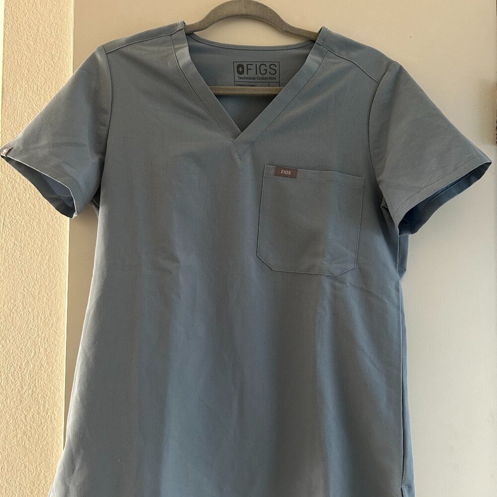 FIGS Dusty Blue Catarina - One-Pocket Scrub Top Size S
